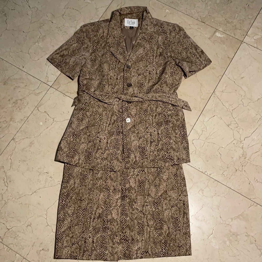 Le suit snake print jacket and skirt combo
